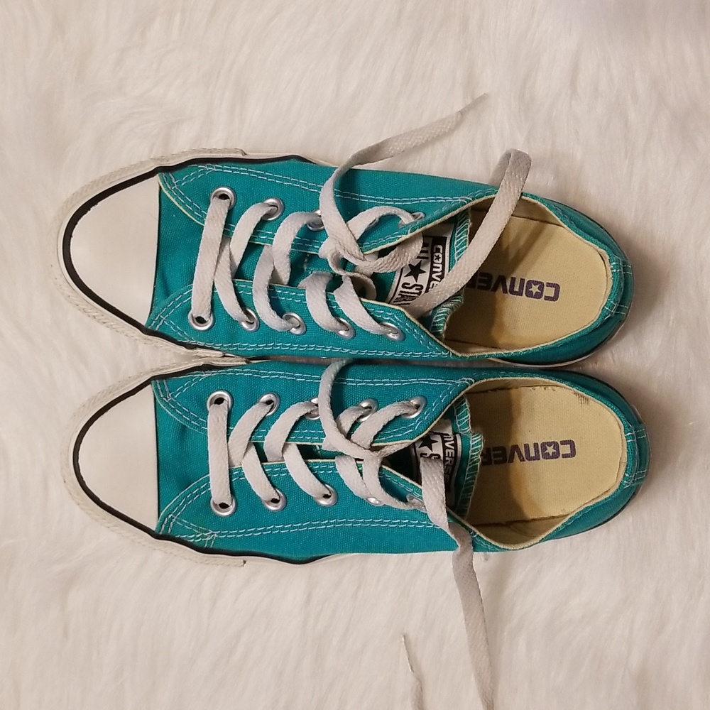 SOLD- Women's Converse Size 6- Teal color